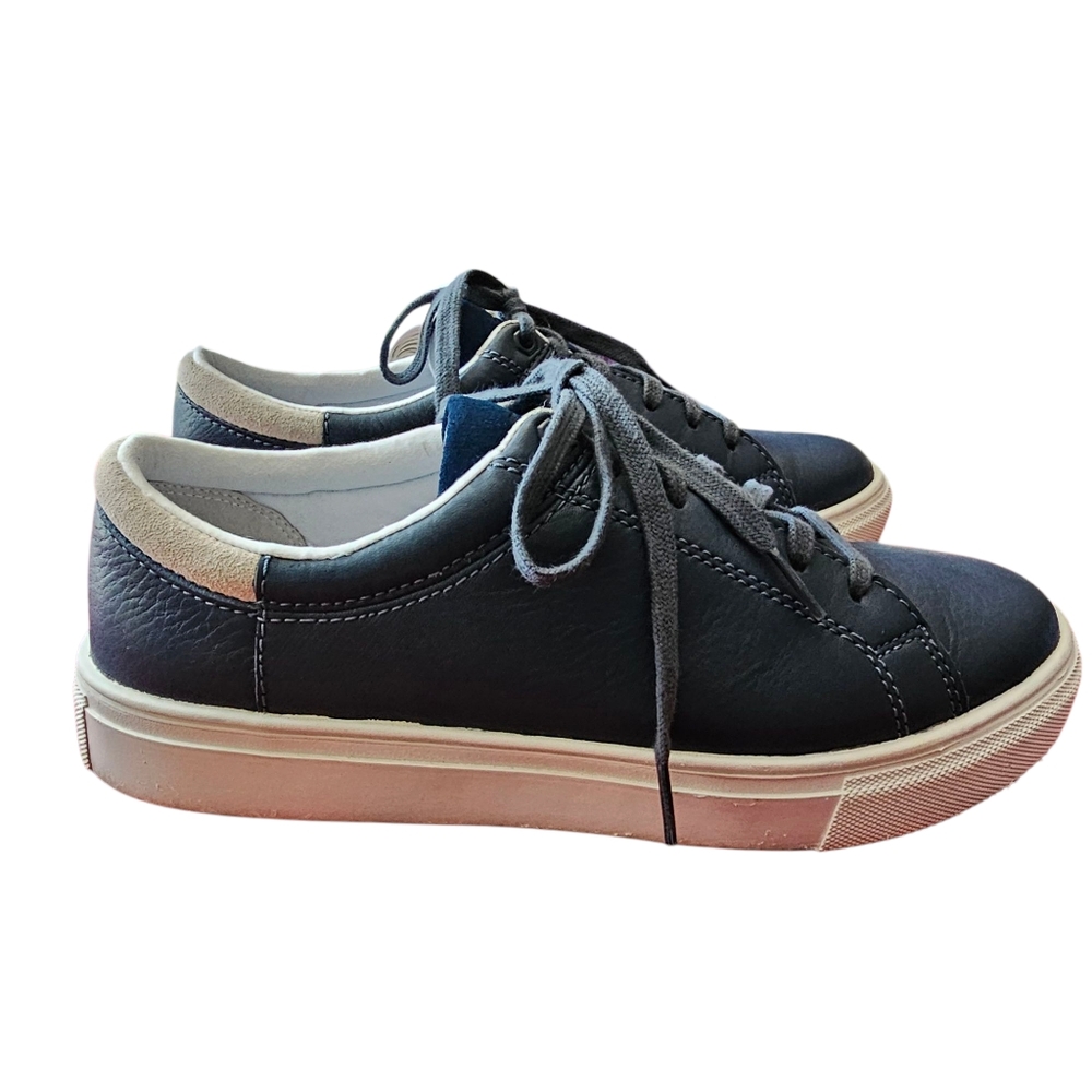 Ugg’s Men’s Baysider Low Weather Shoes Sz.   7 Cobalt Blue/White EUC